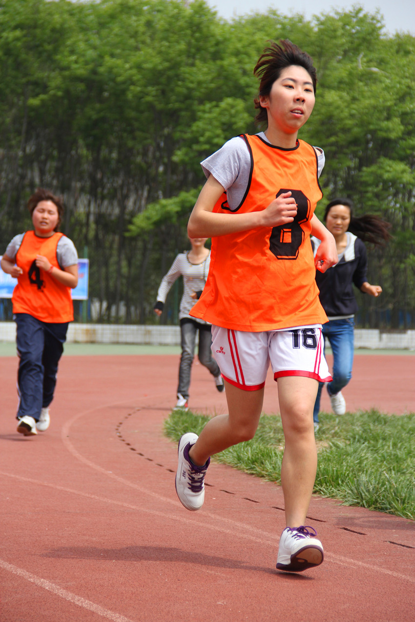 王玮在女子3000米比赛中